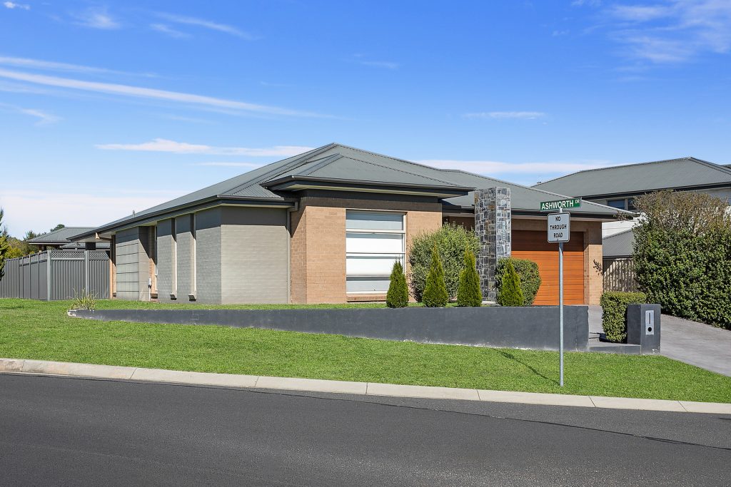 1 Diamond Close, Kelso NSW 2795 - photo 2