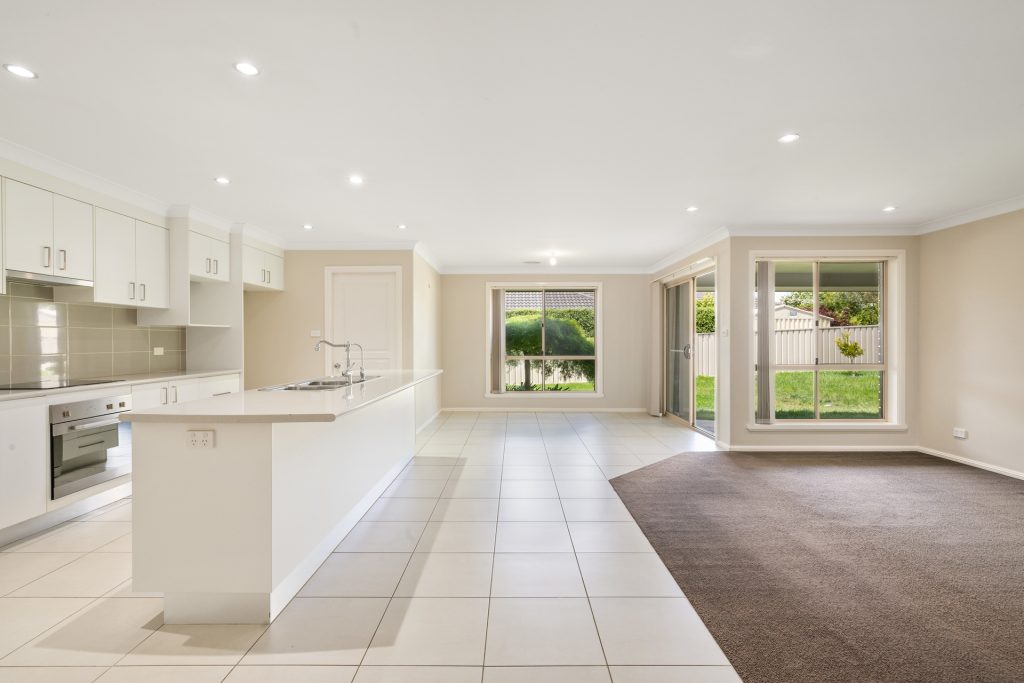 26 Robinson Court, Orange NSW 2800 - photo 2