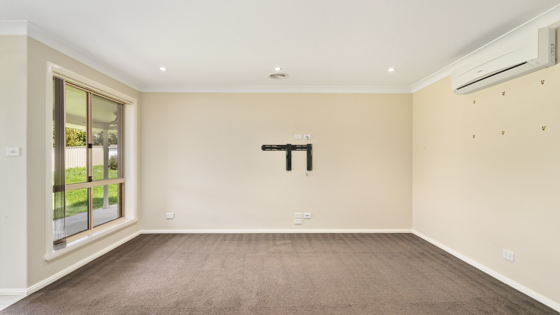 26 Robinson Court, Orange NSW 2800 - photo 4