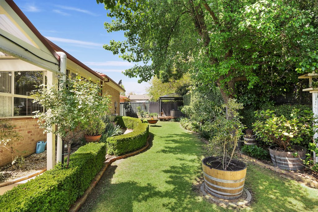 10 Cianfrano Place, Orange NSW 2800 - photo 2
