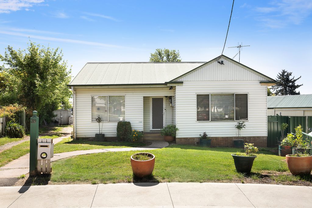 39 Tobruk Crescent, Orange NSW 2800 - photo 2