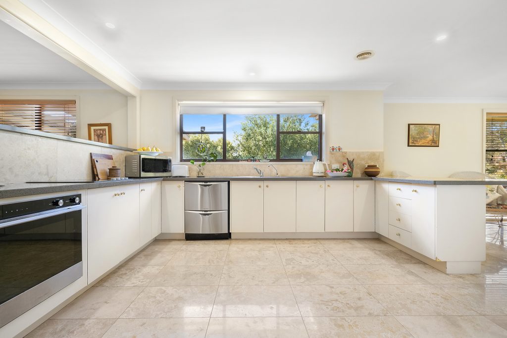 7 Thoopara Place, Orange NSW 2800 - photo 10