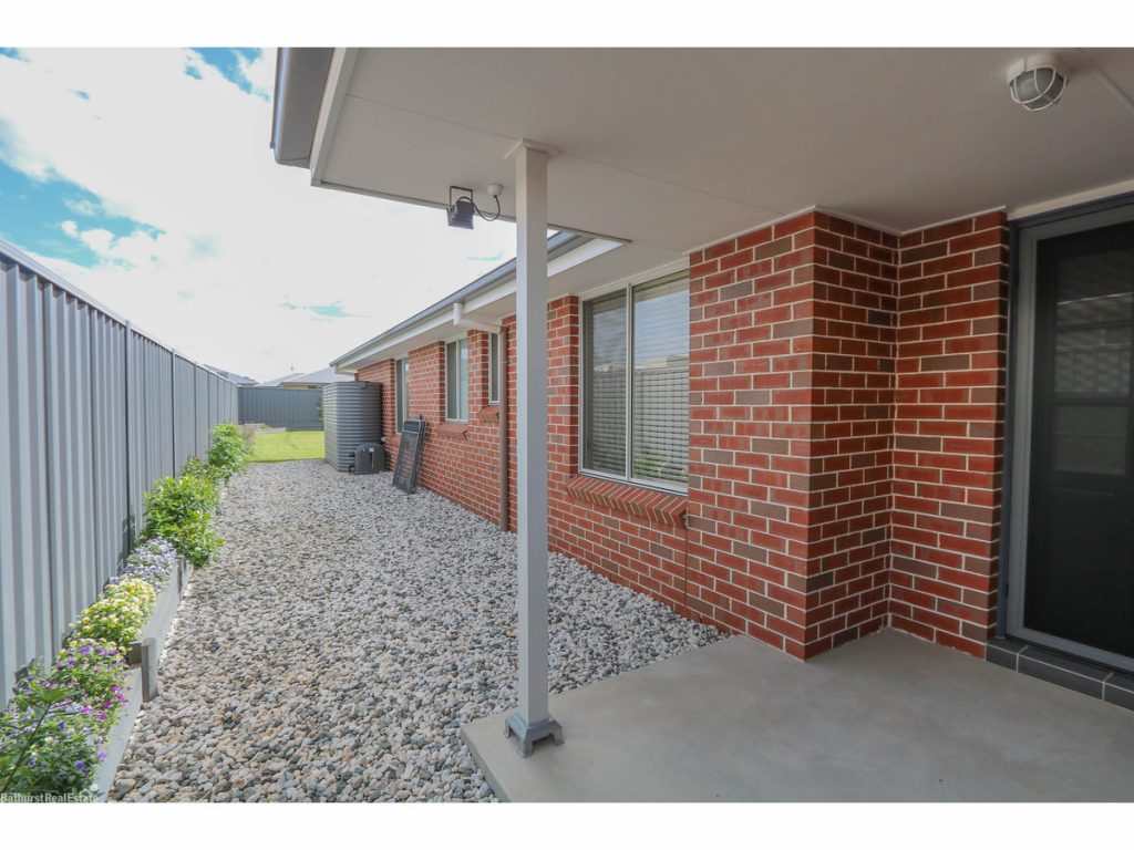 19 Lew Avenue, Eglinton NSW 2795 - photo 13