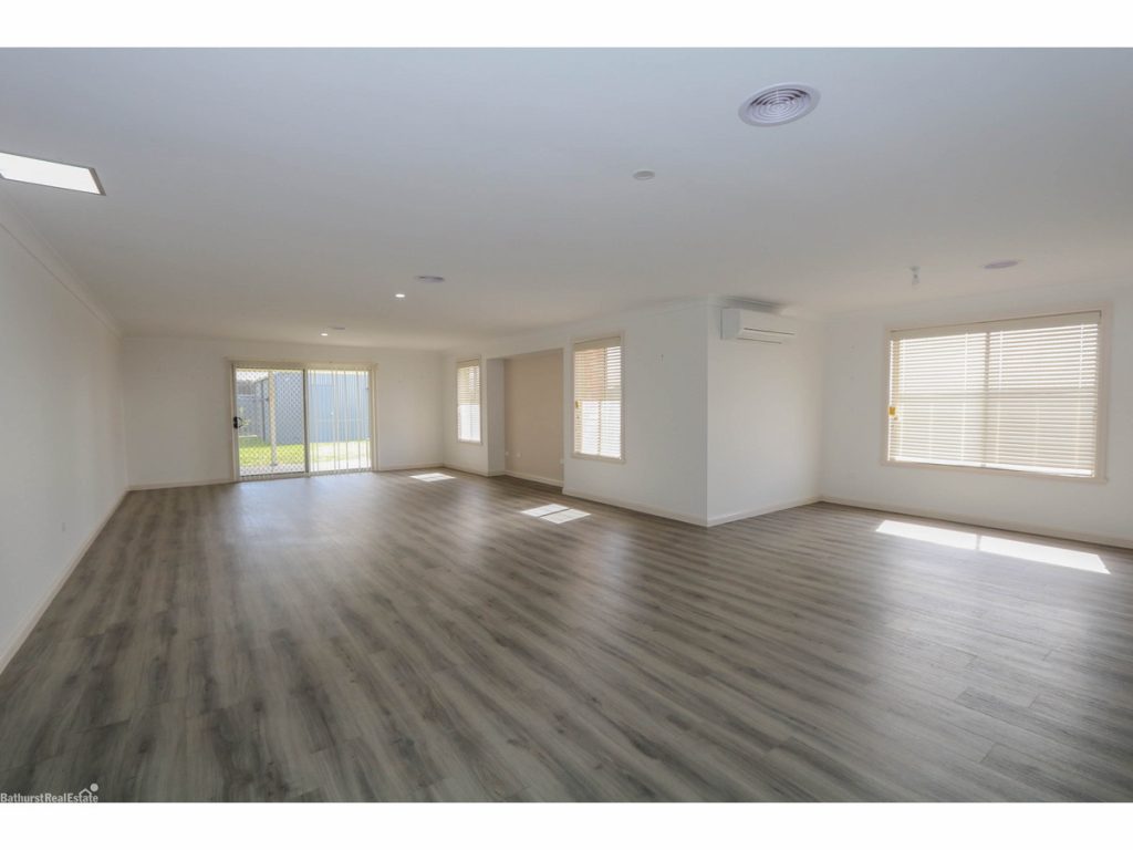 19 Lew Avenue, Eglinton NSW 2795 - photo 3