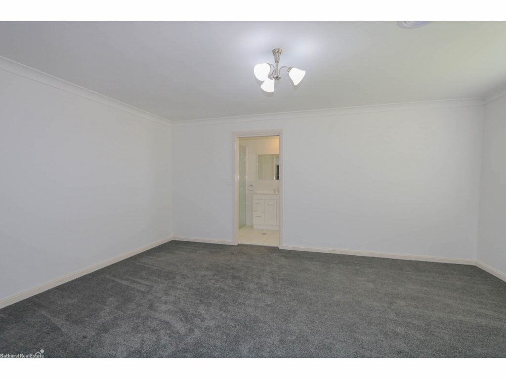 19 Lew Avenue, Eglinton NSW 2795 - photo 4