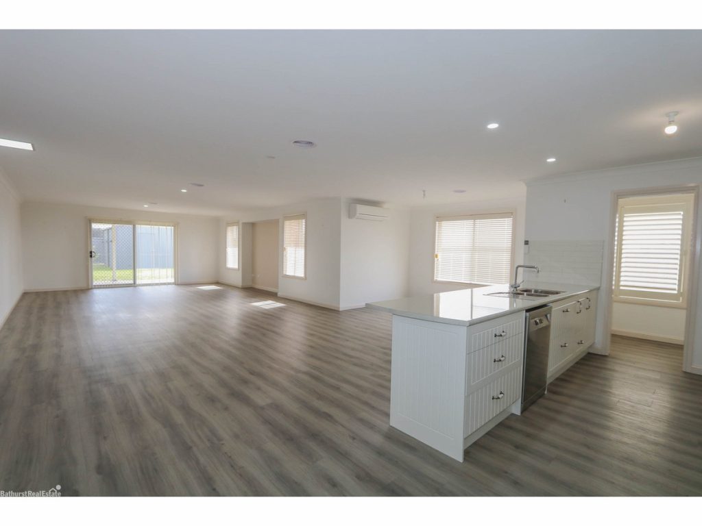 19 Lew Avenue, Eglinton NSW 2795 - photo 6