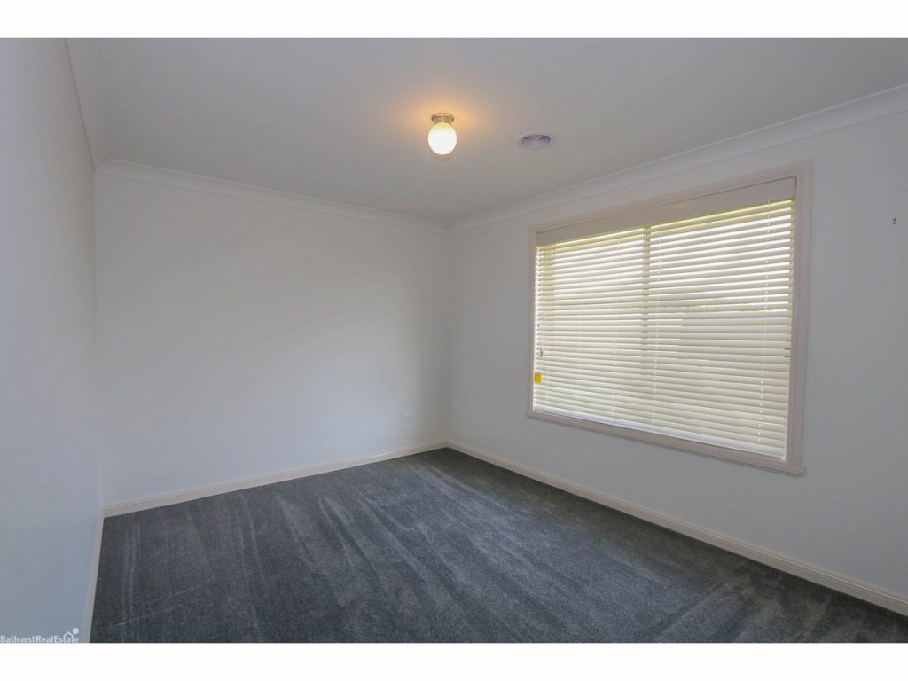 19 Lew Avenue, Eglinton NSW 2795 - photo 8