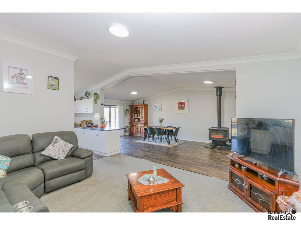 43 Caloola Street, Newbridge NSW 2795 - photo 3