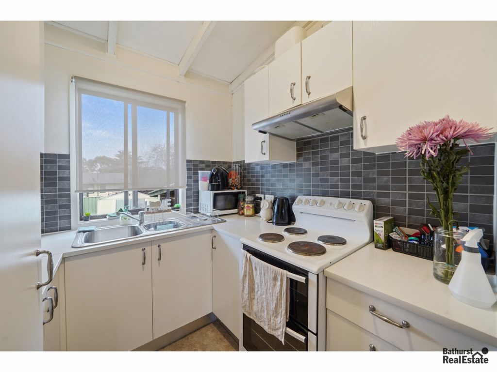 11 Moresby Way, West Bathurst NSW 2795 - photo 2