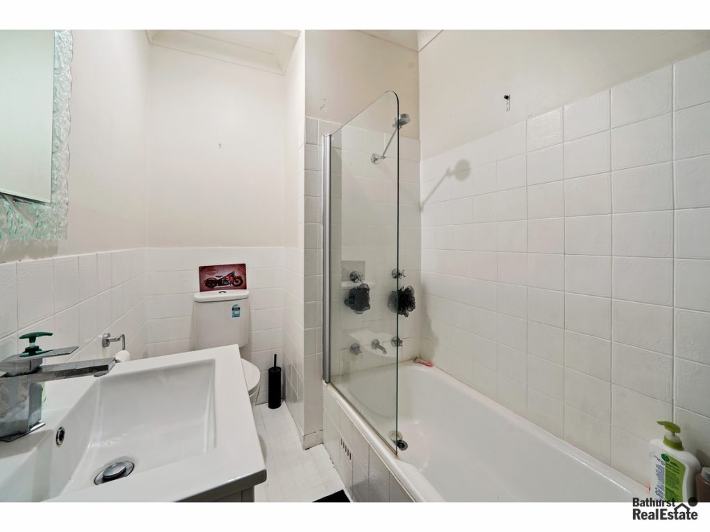 11 Moresby Way, West Bathurst NSW 2795 - photo 4
