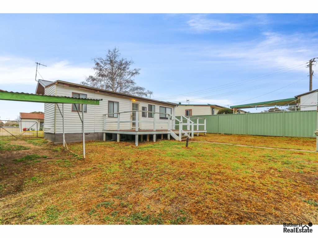 11 Moresby Way, West Bathurst NSW 2795 - photo 6