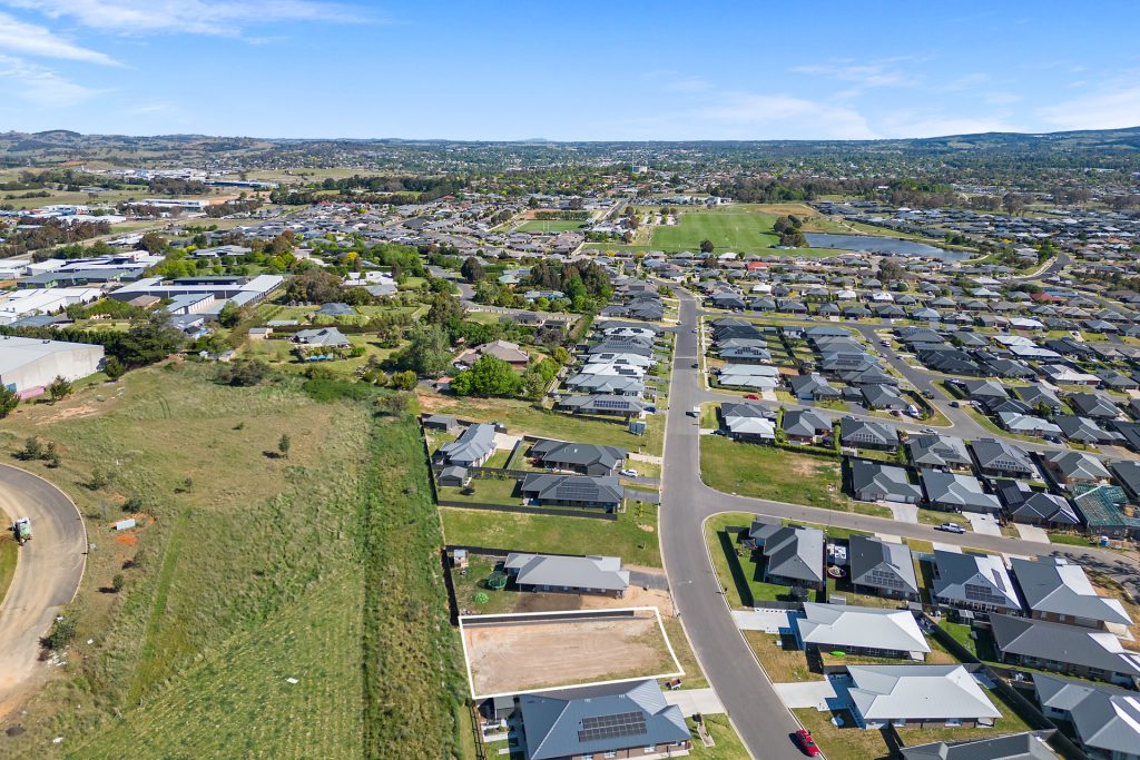 54 Buckland Drive, Orange NSW 2800 - photo 2