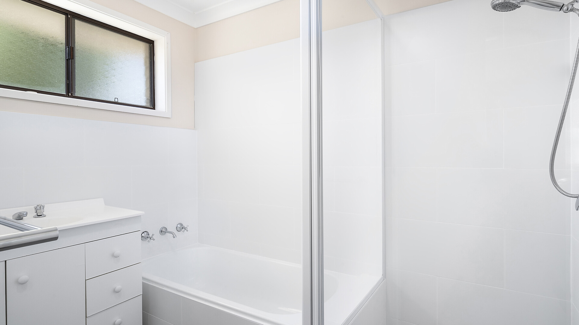 4 Landy Place, Orange NSW 2800 - photo 9
