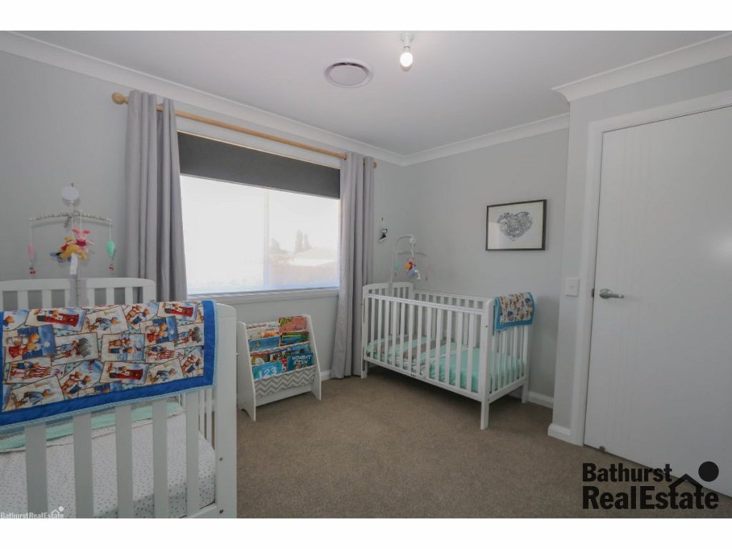 71 Graham Drive, Kelso NSW 2795 - photo 11
