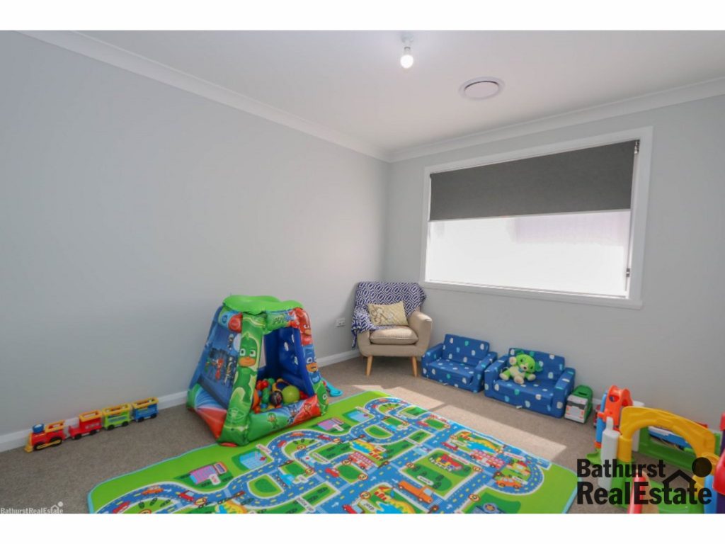 71 Graham Drive, Kelso NSW 2795 - photo 12