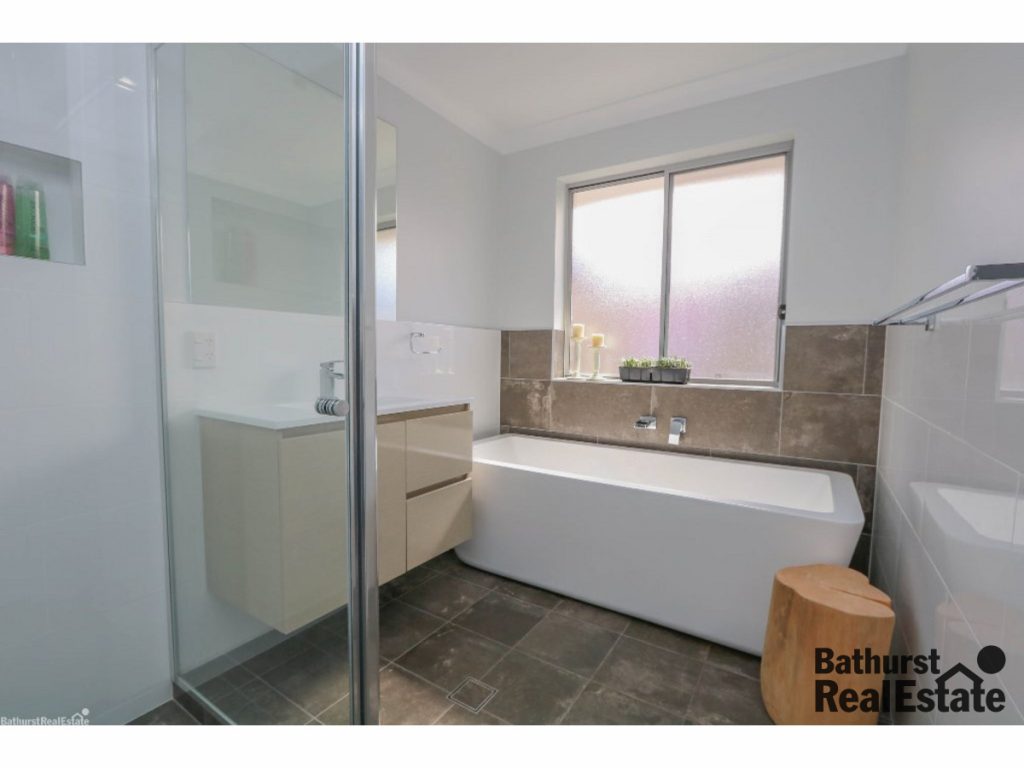 71 Graham Drive, Kelso NSW 2795 - photo 13