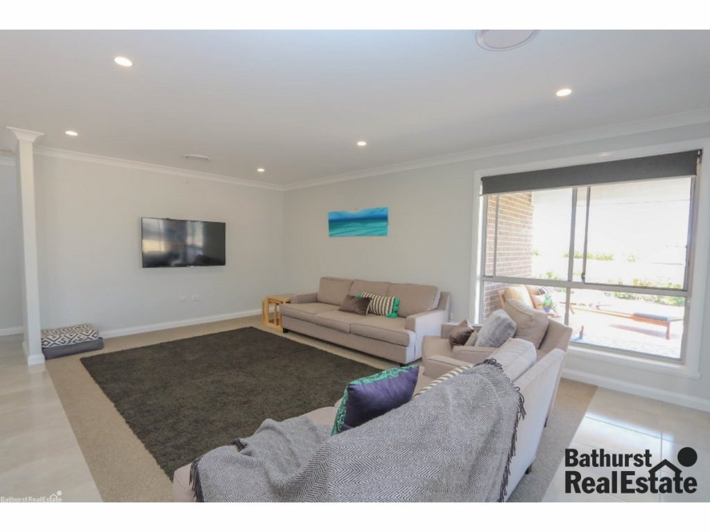 71 Graham Drive, Kelso NSW 2795 - photo 3