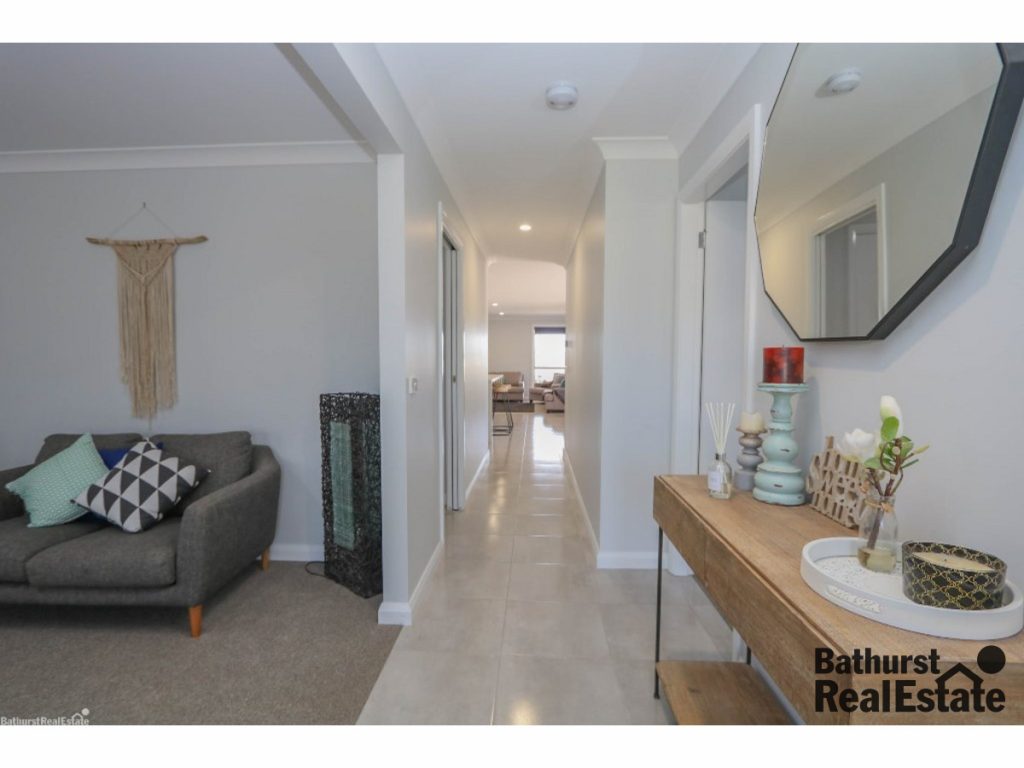 71 Graham Drive, Kelso NSW 2795 - photo 4