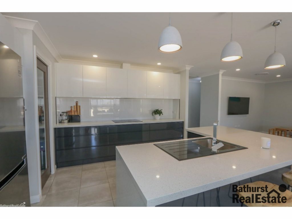 71 Graham Drive, Kelso NSW 2795 - photo 5