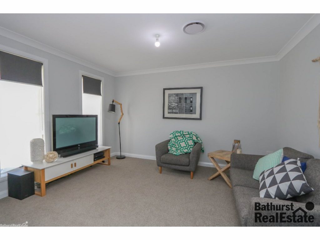 71 Graham Drive, Kelso NSW 2795 - photo 7