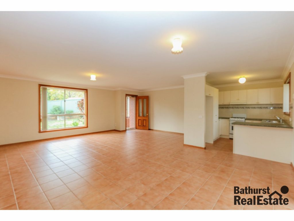 10 Mooney Valley Place, West Bathurst NSW 2795 - photo 2