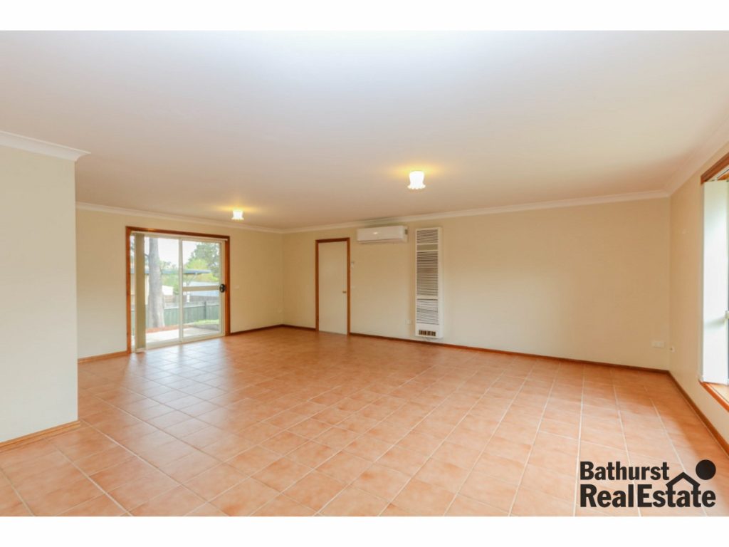 10 Mooney Valley Place, West Bathurst NSW 2795 - photo 3