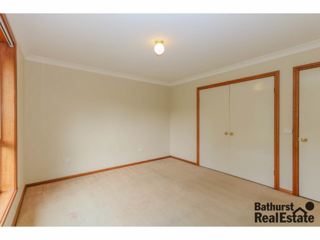 10 Mooney Valley Place, West Bathurst NSW 2795 - photo 4