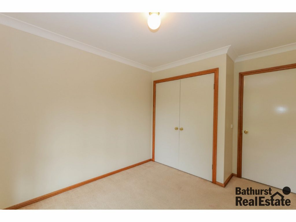 10 Mooney Valley Place, West Bathurst NSW 2795 - photo 5