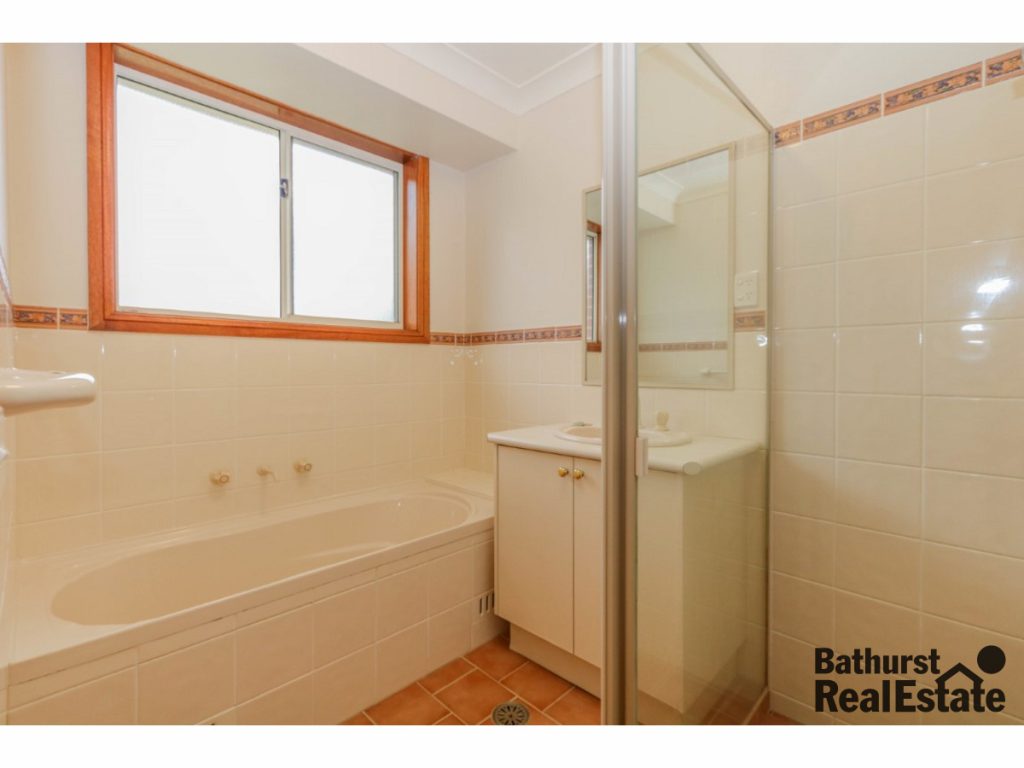10 Mooney Valley Place, West Bathurst NSW 2795 - photo 8