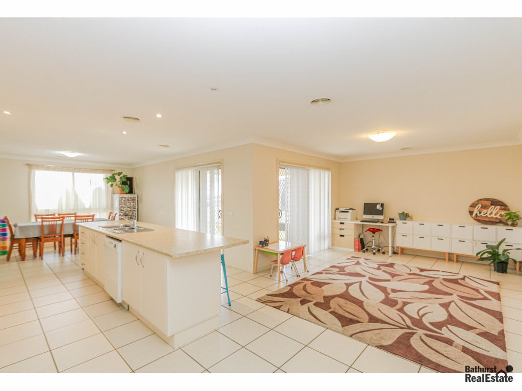 9 Arnold Court, Kelso NSW 2795 - photo 3