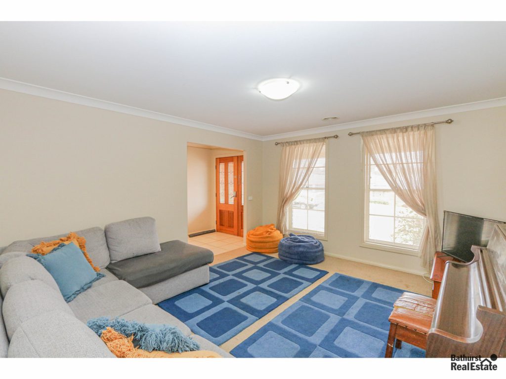 9 Arnold Court, Kelso NSW 2795 - photo 4
