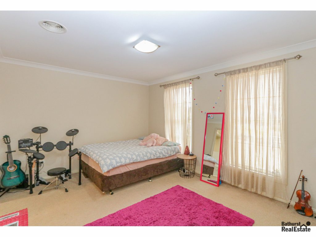 9 Arnold Court, Kelso NSW 2795 - photo 5