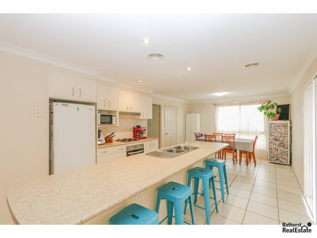 9 Arnold Court, Kelso NSW 2795 - photo 10