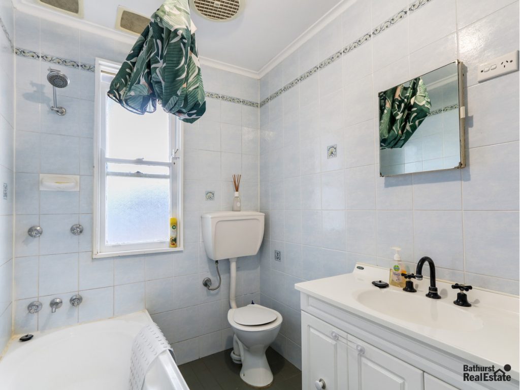 40 Suttor Street, West Bathurst NSW 2795 - photo 7