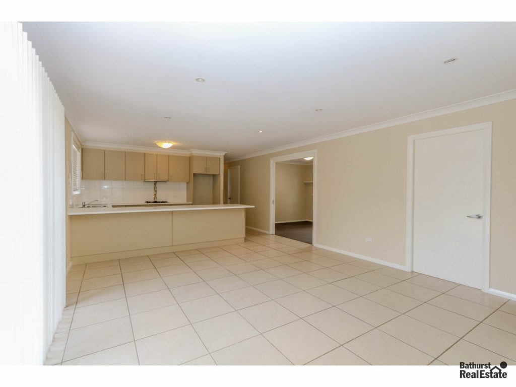 4/14 Seymour Street, Bathurst NSW 2795 - photo 3