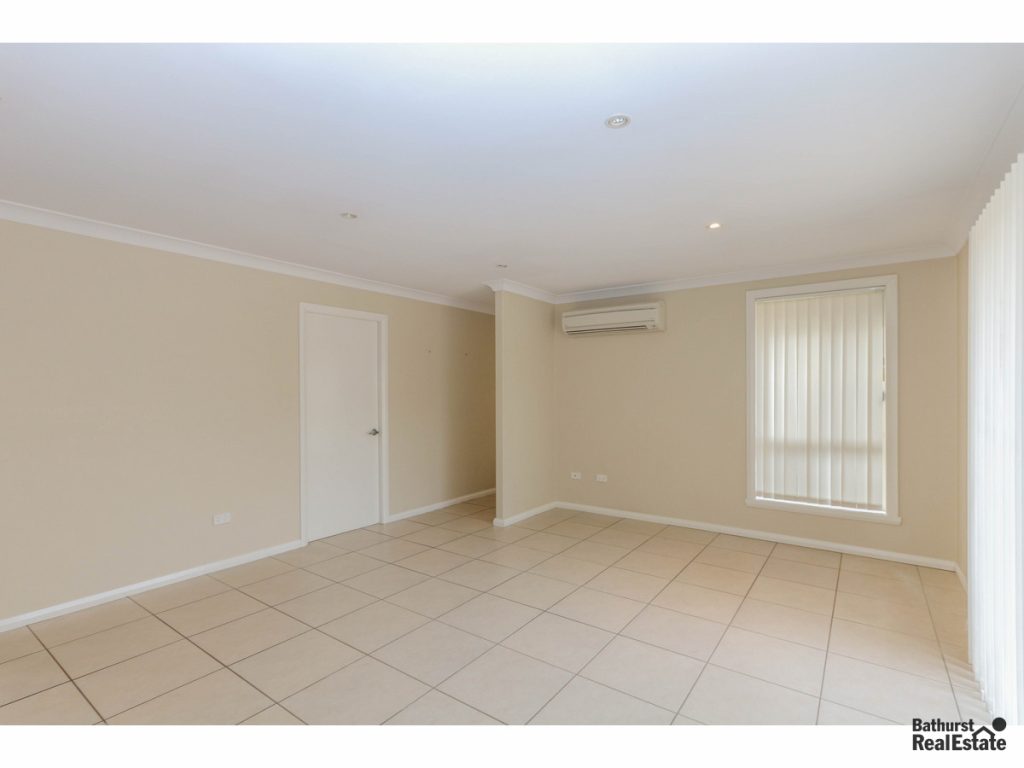 4/14 Seymour Street, Bathurst NSW 2795 - photo 4