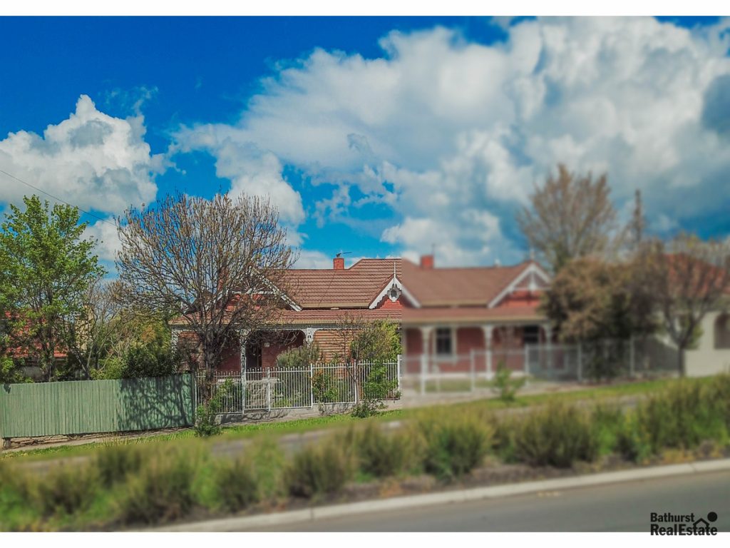 324 Stewart Street, Bathurst NSW 2795 - photo 2