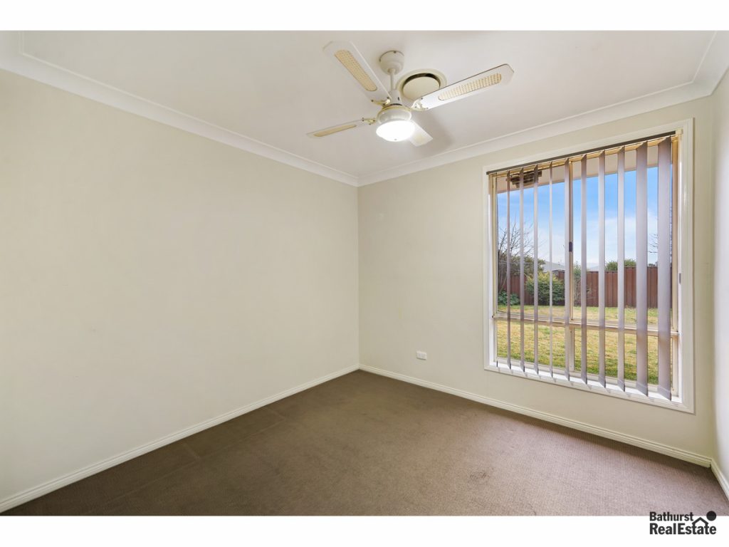 15 Messenger Street, Windradyne NSW 2795 - photo 8