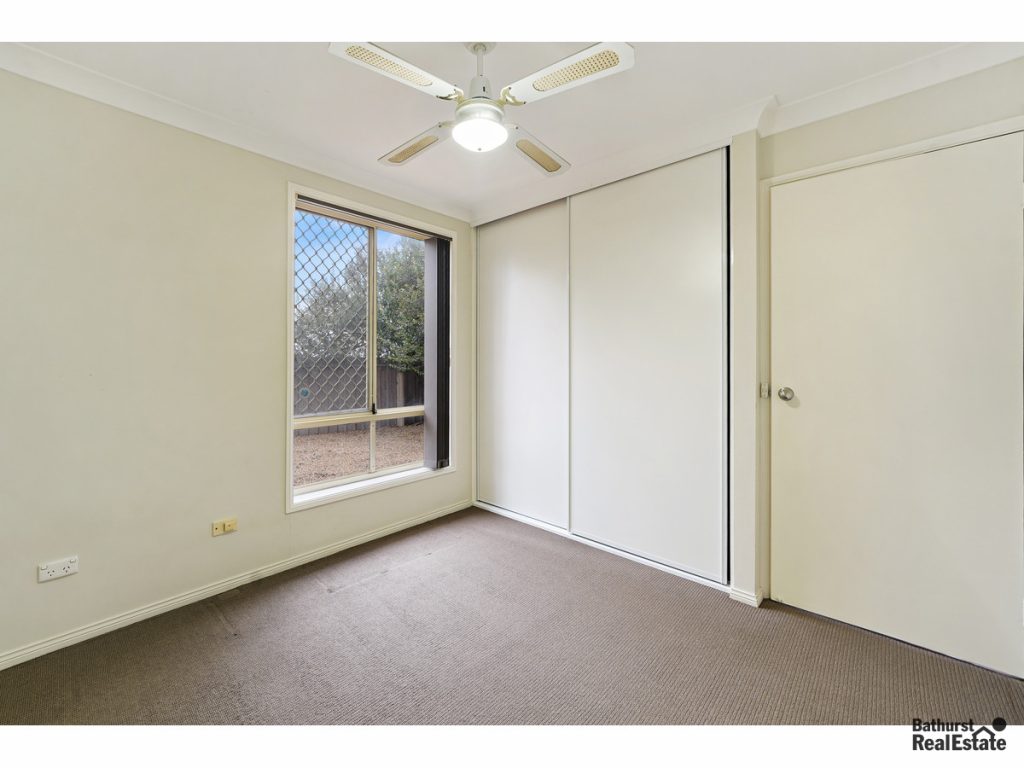15 Messenger Street, Windradyne NSW 2795 - photo 9