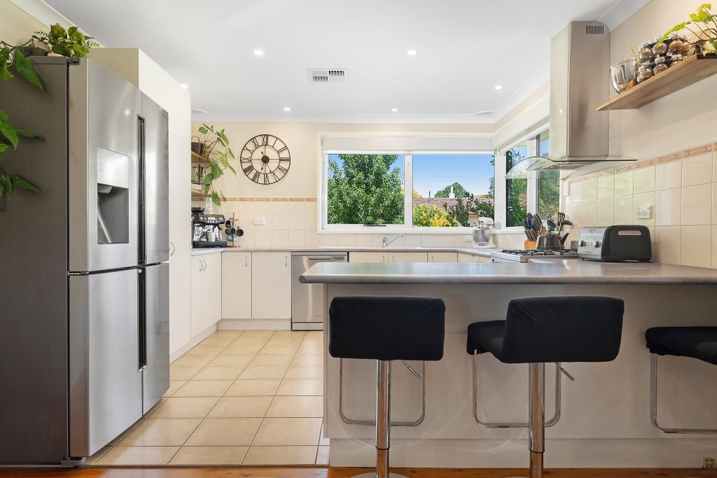 2 Lesbos Place, Orange NSW 2800 - photo 2