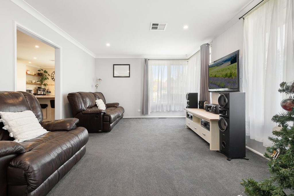 2 Lesbos Place, Orange NSW 2800 - photo 3