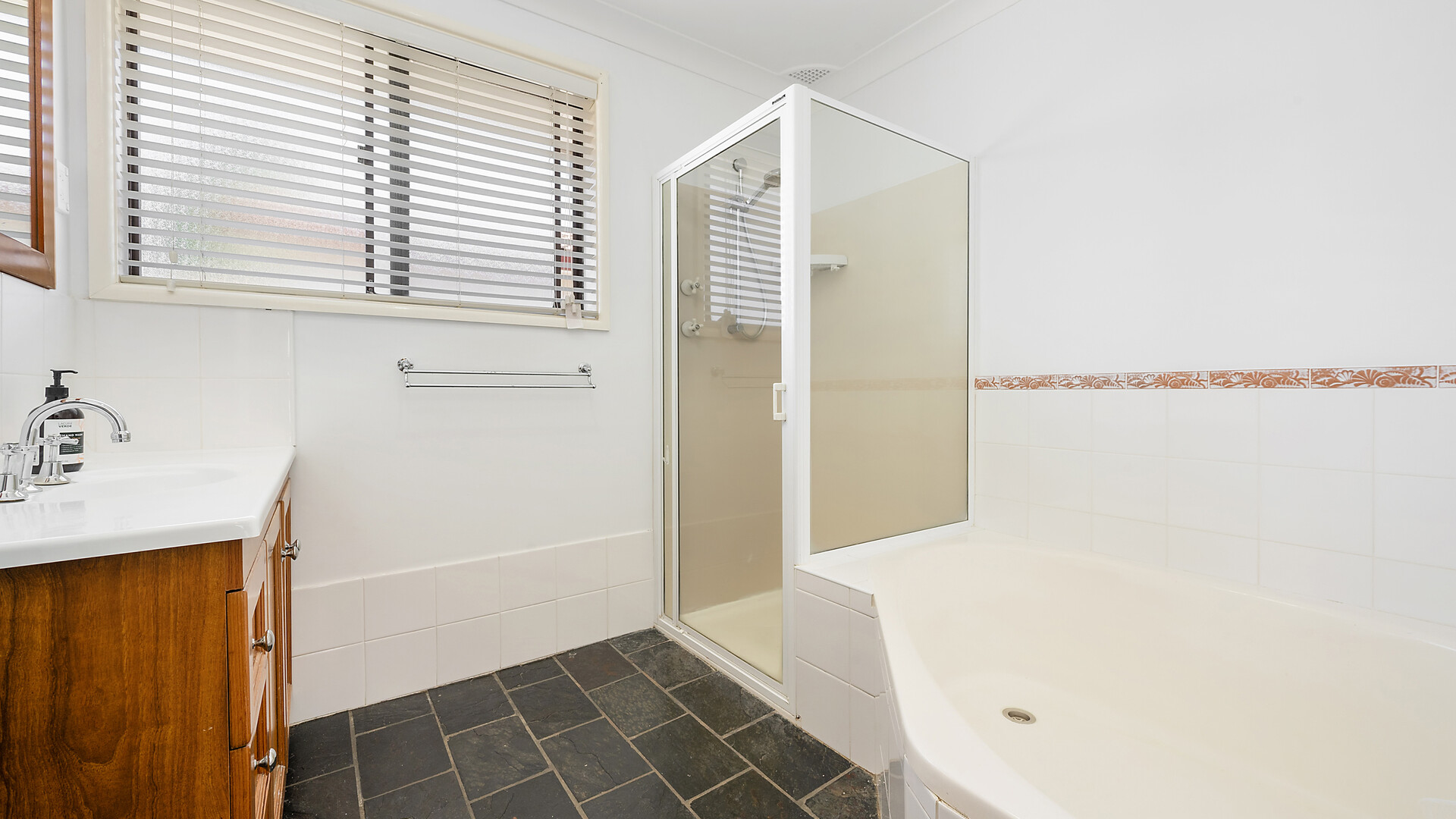 2 Lesbos Place, Orange NSW 2800 - photo 8