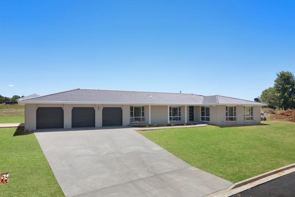4 Clontarf Close, Orange NSW 2800 - photo 19