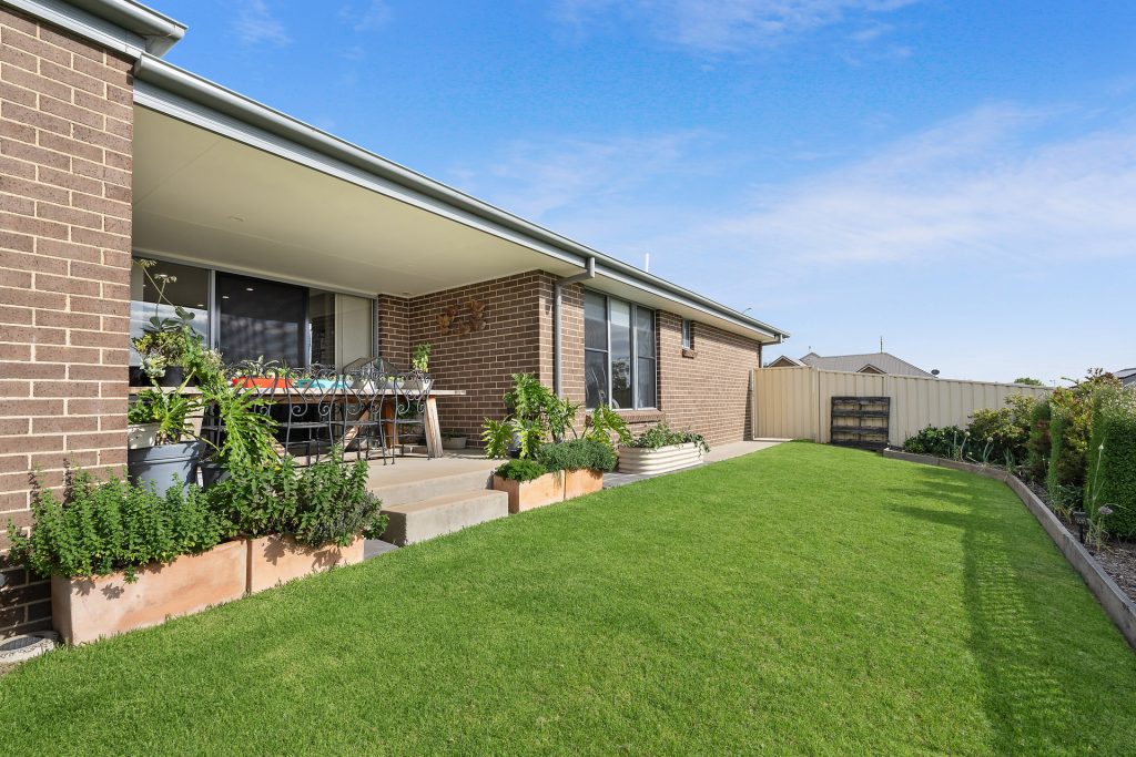 15 Whitney Place, Orange NSW 2800 - photo 2