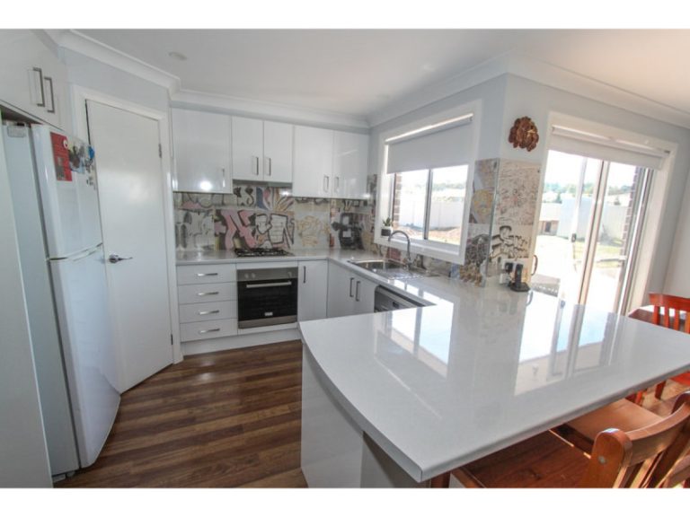 23 Amber Close, Kelso NSW 2795 - photo 2