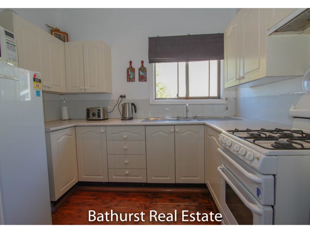 17 Moresby Way, West Bathurst NSW 2795 - photo 2