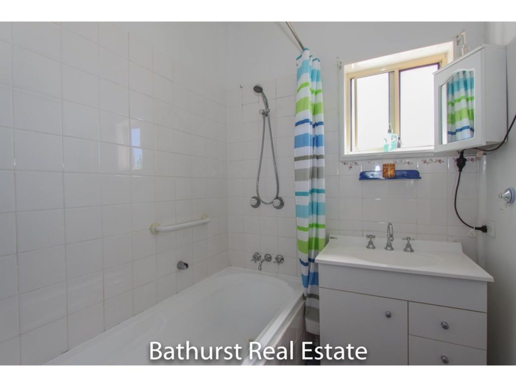 17 Moresby Way, West Bathurst NSW 2795 - photo 4