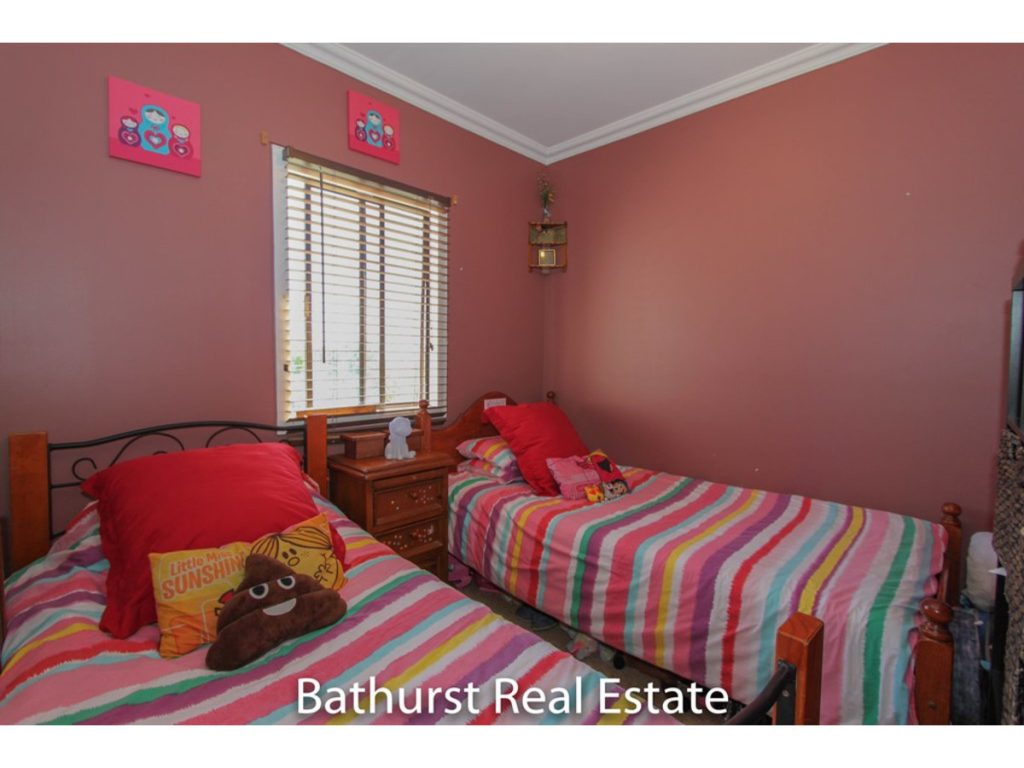 17 Moresby Way, West Bathurst NSW 2795 - photo 9