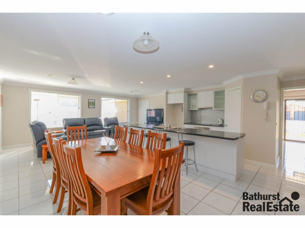 33 Federation Drive, Kelso NSW 2795 - photo 3