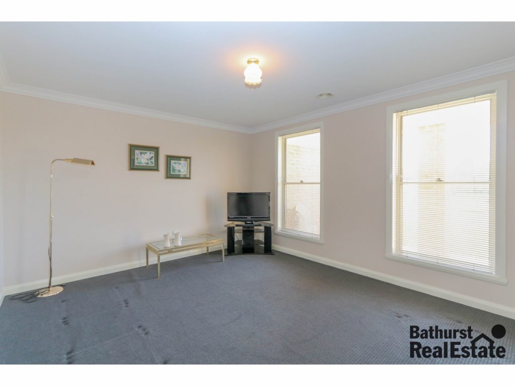 33 Federation Drive, Kelso NSW 2795 - photo 5